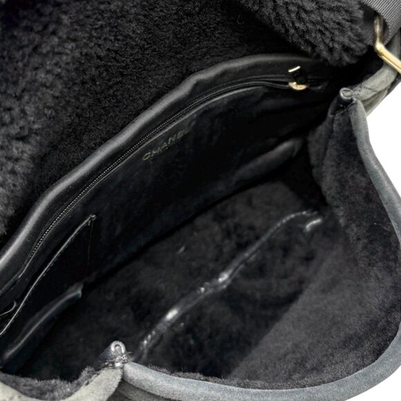 CHANEL Vintage 2006 CC Shearling Messenger Crossbody Bag Black Mouton [106207] - Picture 13 of 15